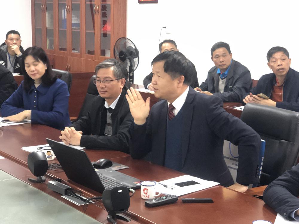 3到訪名校長(zhǎng)、專家黃新古校長(zhǎng)（前排右一）、于偉就校長(zhǎng)（左一）.jpg